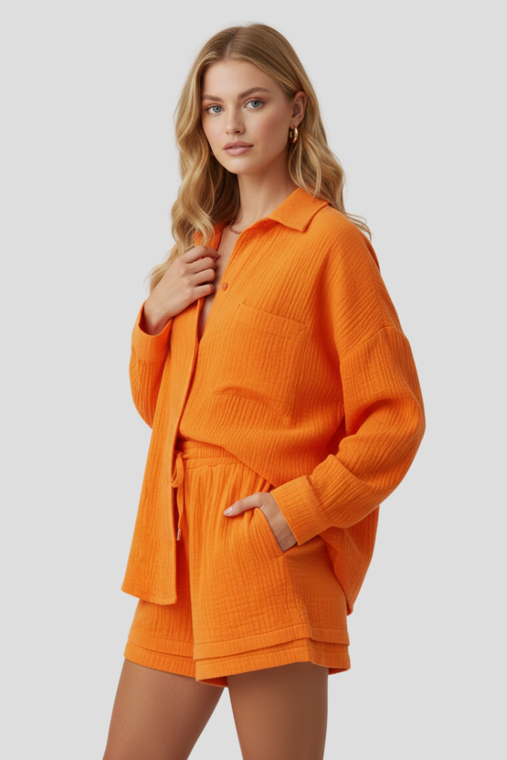 Dame todelt sæt med oversized bluse og muslin-shorts