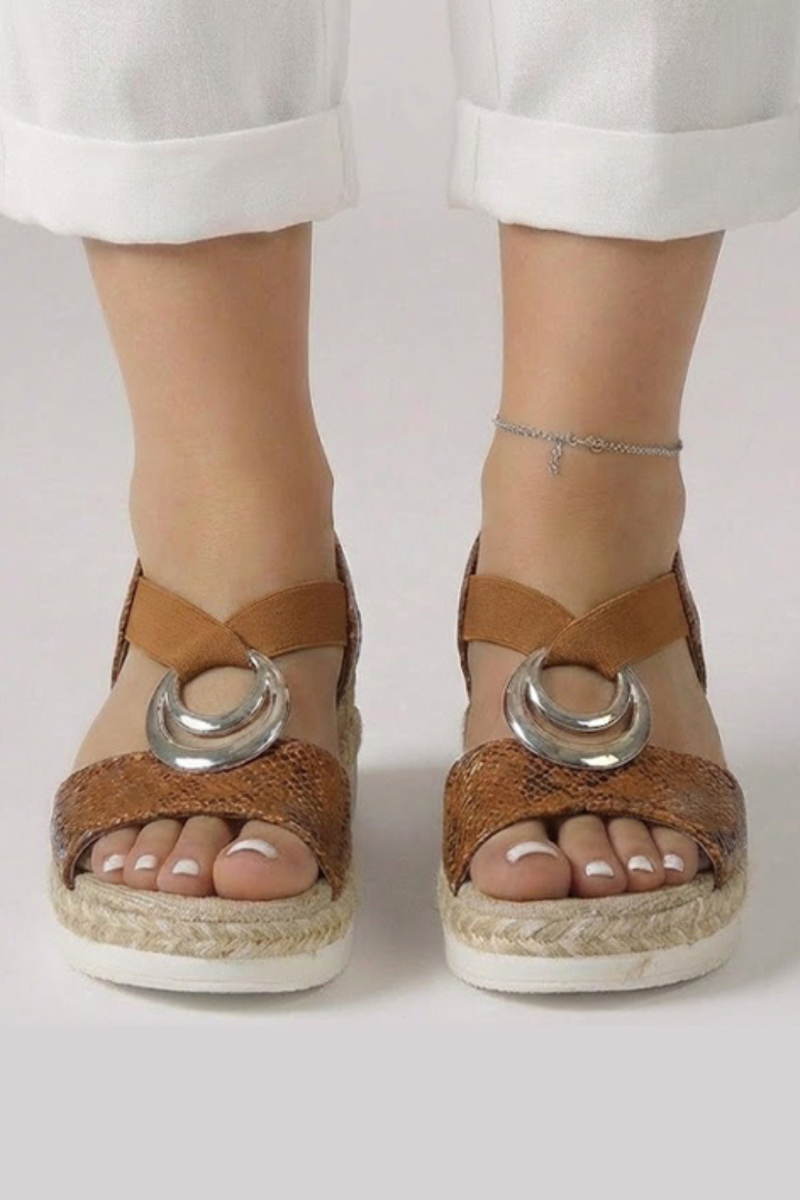Dame sandaler med åben tå og metalringremme