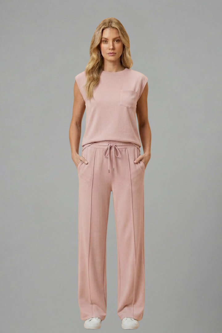 Dame loungewear sæt med elastik i taljen og korte ærmer