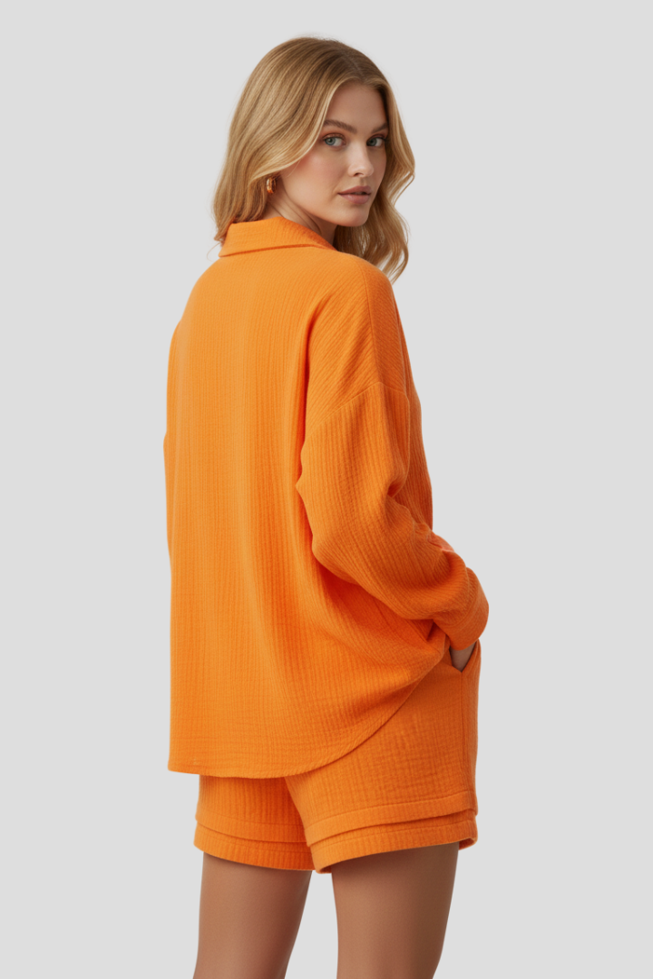 Dame todelt sæt med oversized bluse og muslin-shorts