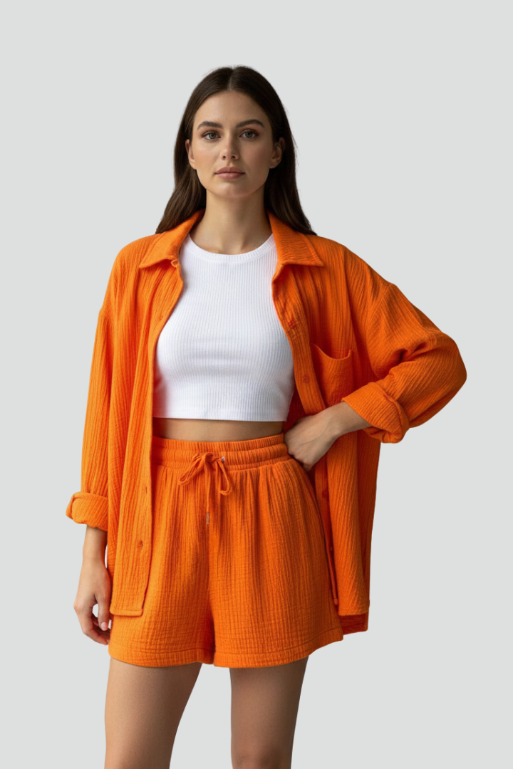 Dame todelt sæt med knapskjorte og shorts med snøre