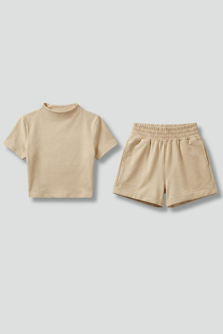 Dame todelt sæt med croptop og shorts med elastik i taljen