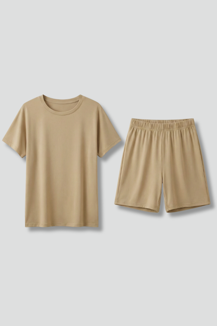 Dame todelt sæt med rundhalset top og shorts med elastik i taljen