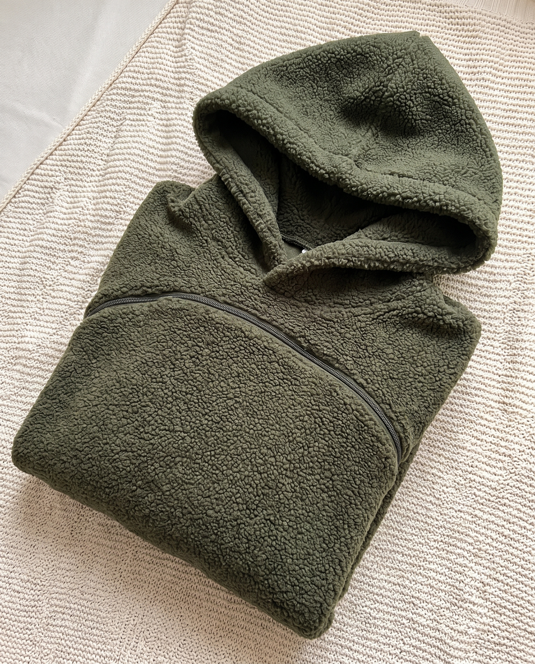 Fleurine | Women's Lamb Velvet Pet Carrier Hoodie with Zip Pouch - Army Green