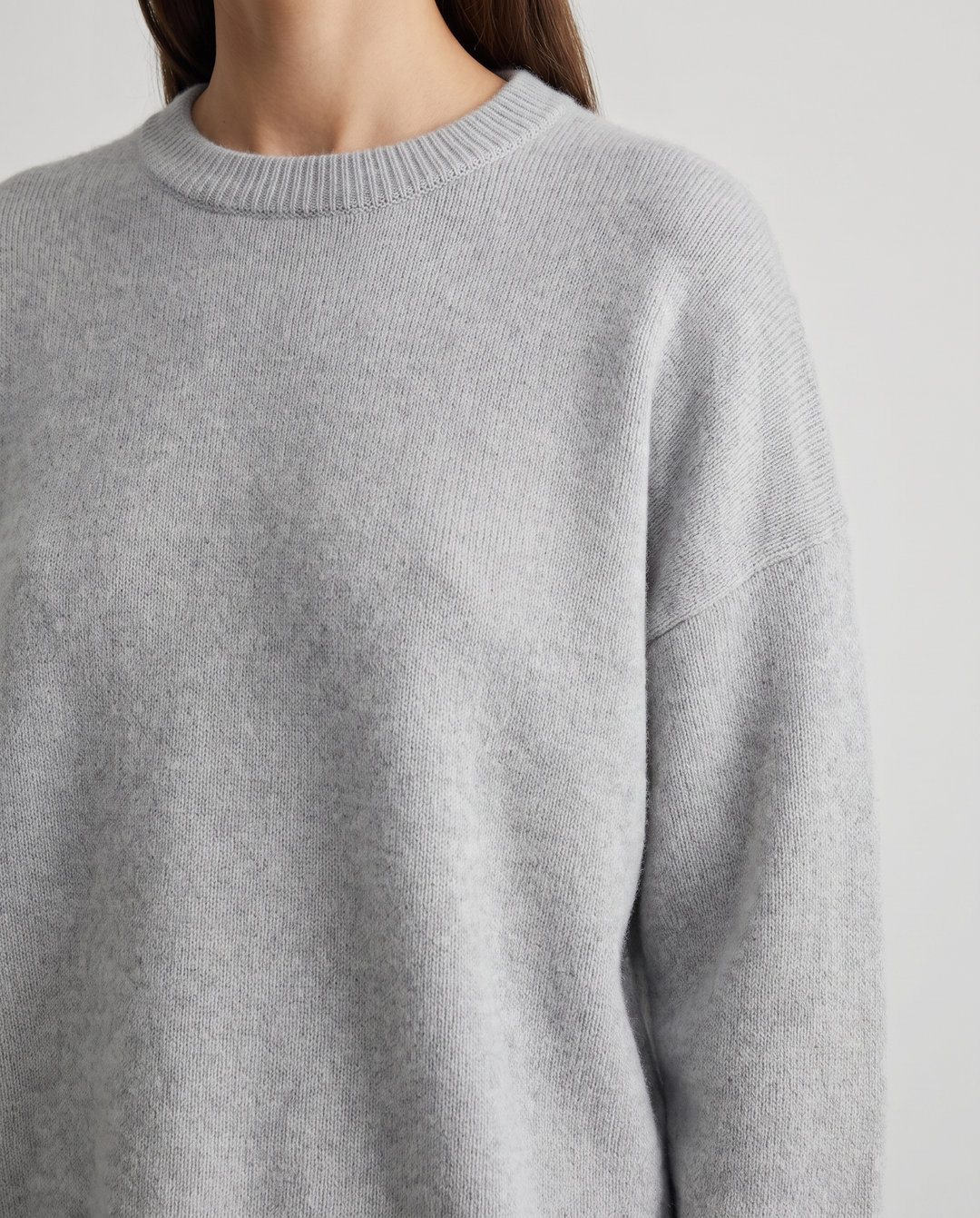 Emerald | Women’s Knitted Sweater with Round Neckline and Dropped Shoulders - detail