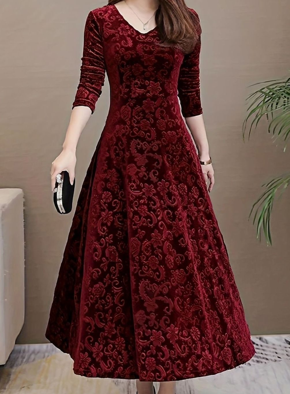 Women's Embossed Velvet V-Neck Long-Sleeve Midi Dress