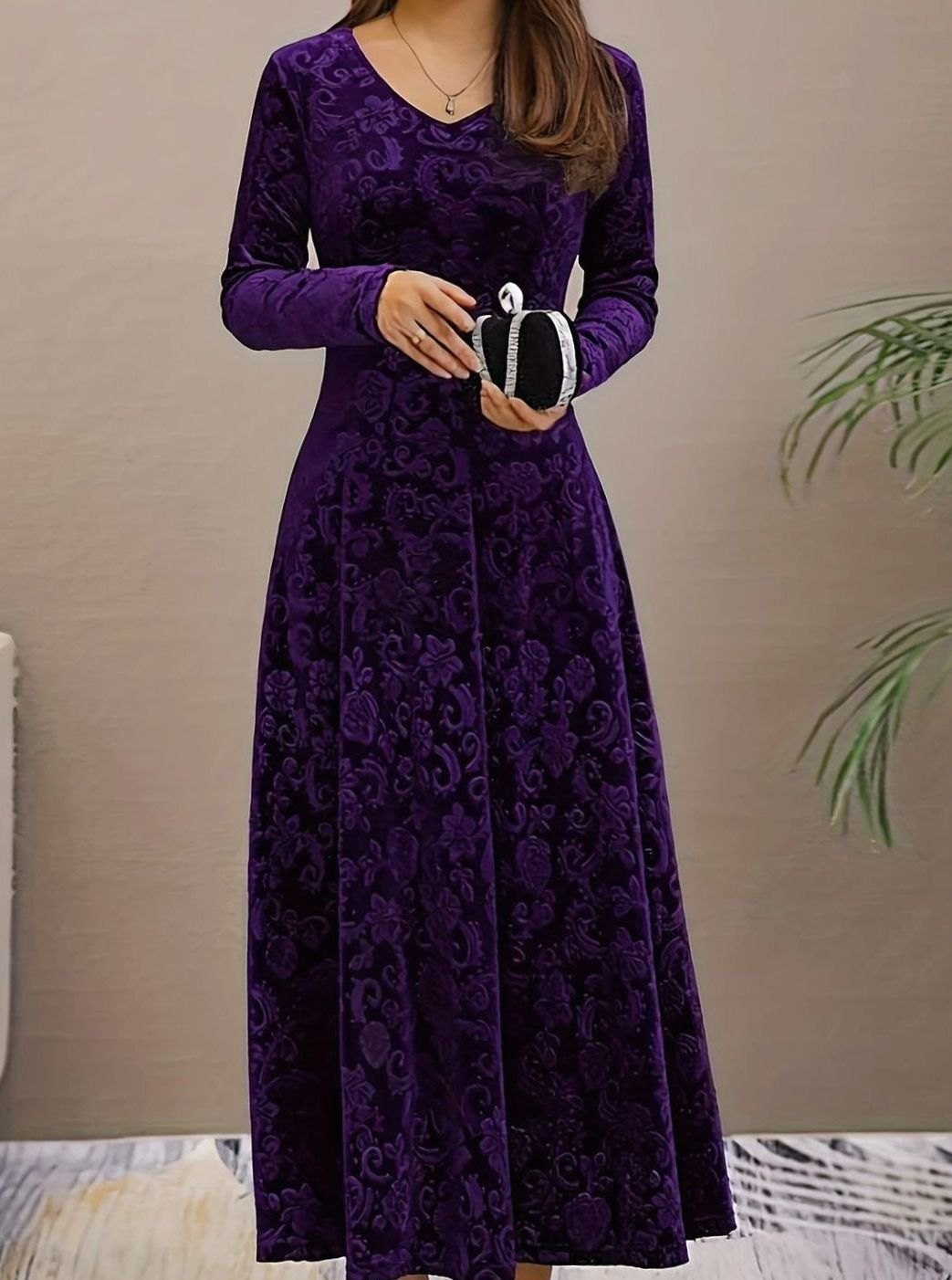 Women's Embossed Velvet V-Neck Long-Sleeve Midi Dress