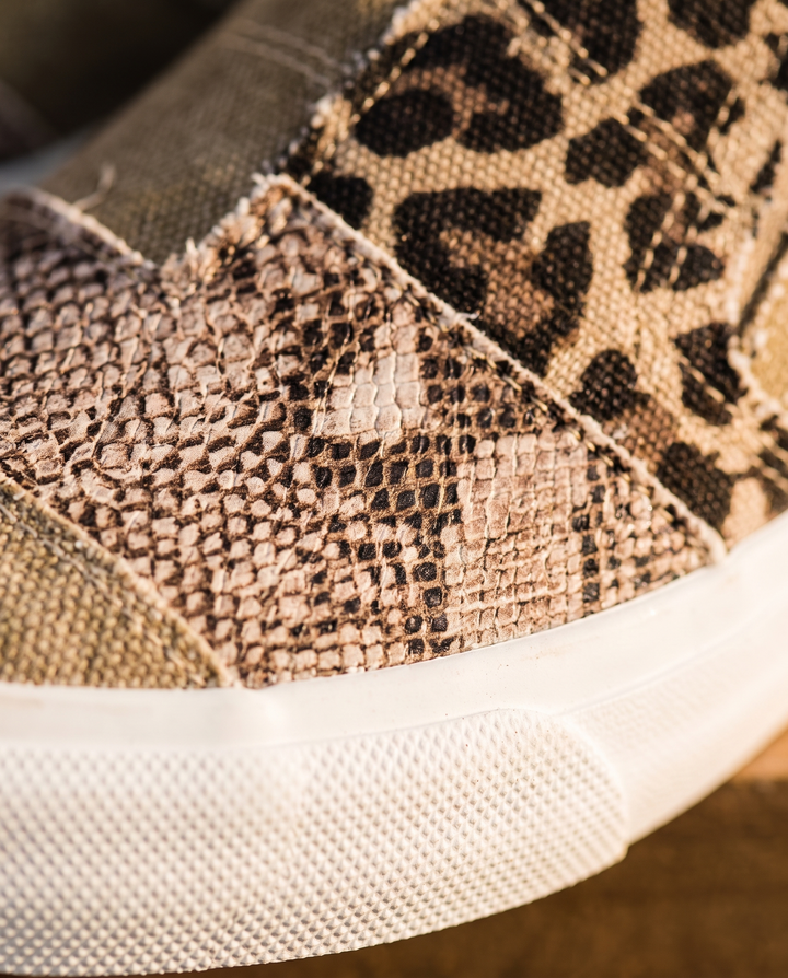 Raleigh | Women's Orthopedic Arch-Support Loafers for Walking in Khaki, close-up of the print panels